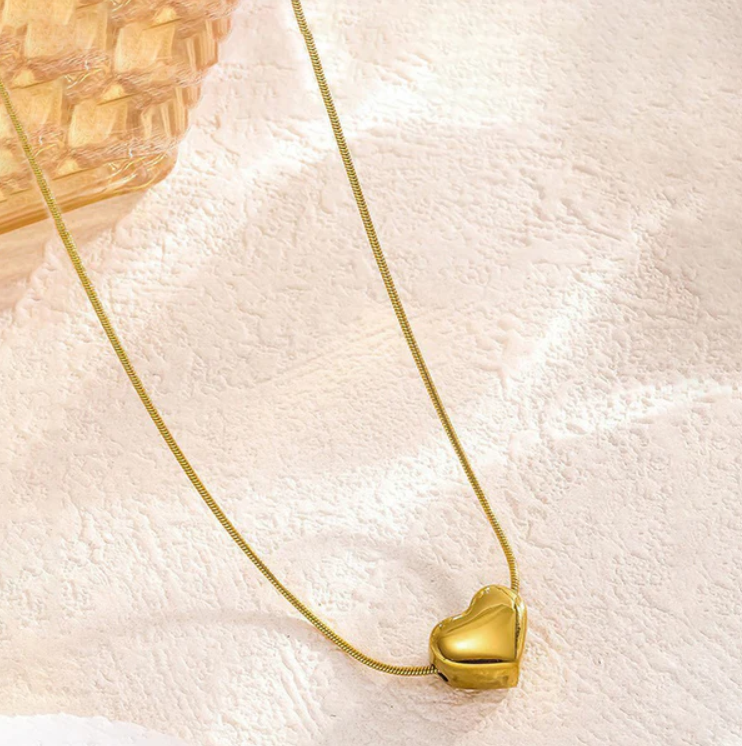 Golden Heart Pendant Necklace – Timeless Love