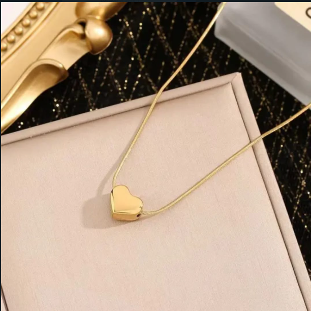 Golden Heart Pendant Necklace – Timeless Love